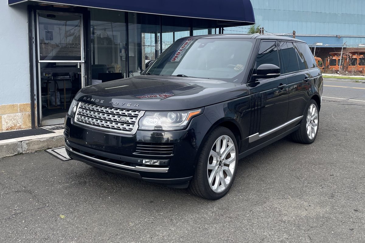 2014 Range Rover HSE in black