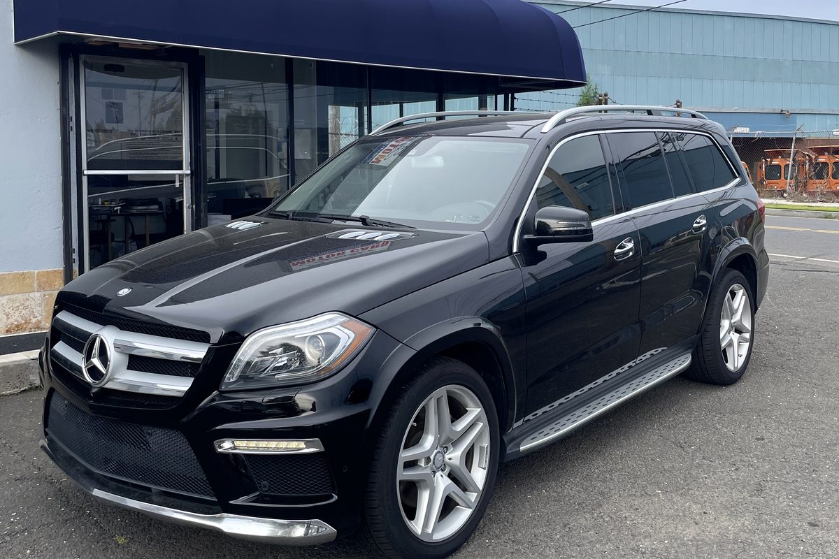 2015 Mercedes-Benz GL550 in black